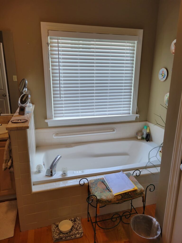 tub with low wall