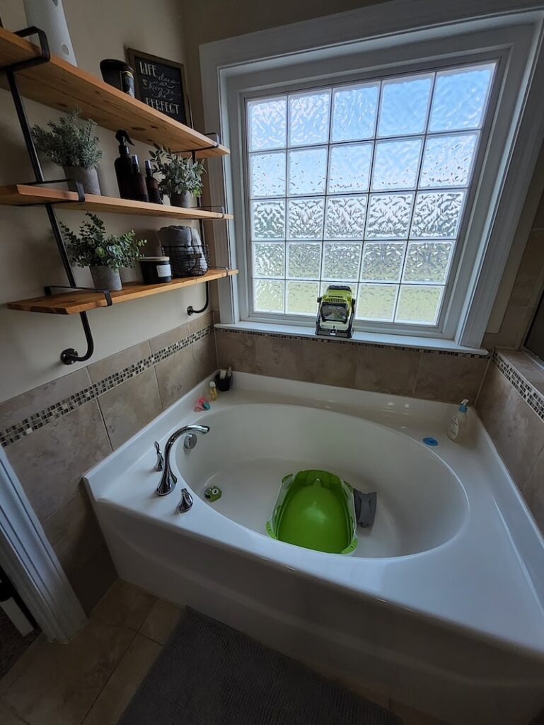 Soaker tub