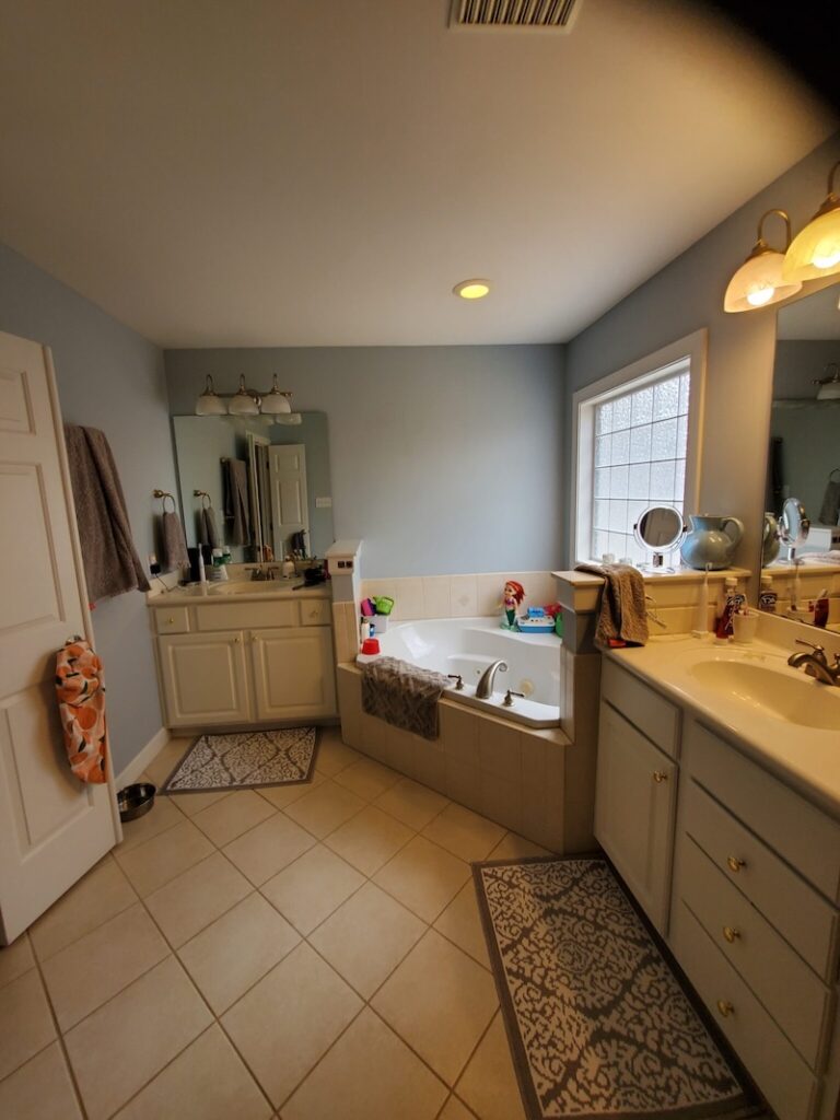 Corner tub