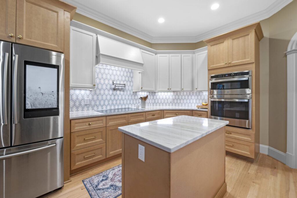 Two tone Cabinets