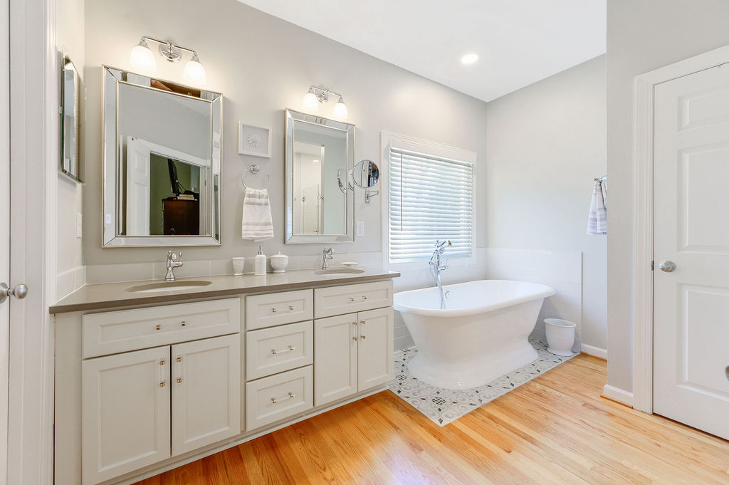 Glam bathroom