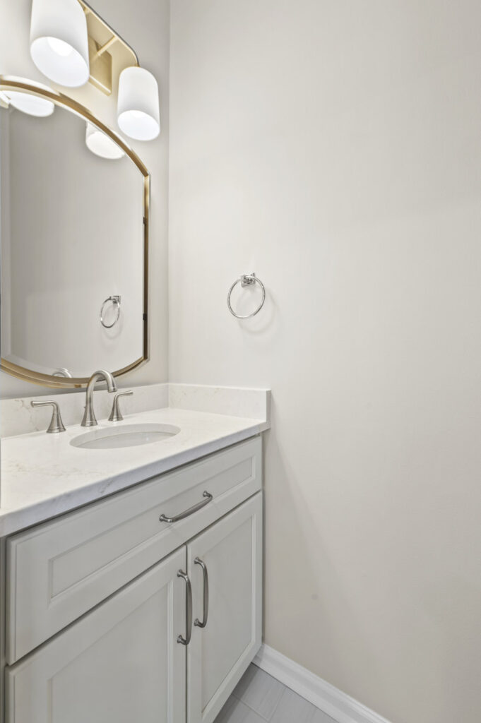 Vanity cabinet