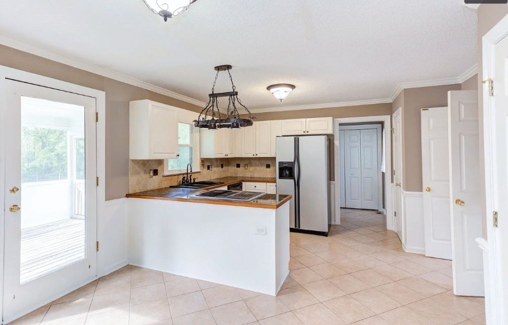 Kitchen before being remodeled